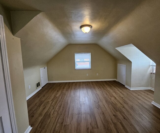 Building Photo - 855 Hamil Rd