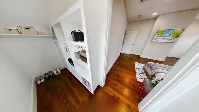 Building Photo - 39 Juniper St