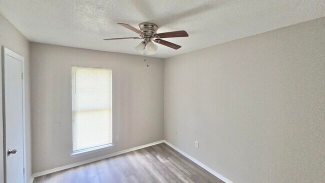 Building Photo - 4539 Spring Valley Dr