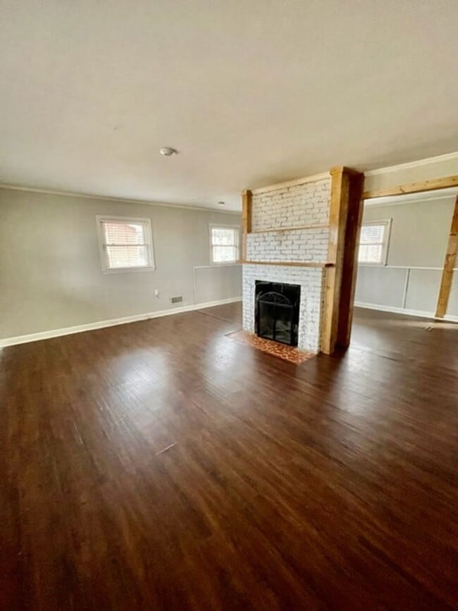 Building Photo - Welcome to this adorable 3-bed, 2-bath brick ranch, nestled in the heart of Gastonia, NC