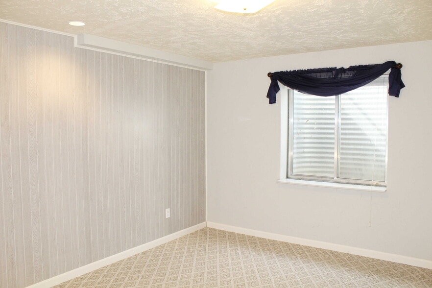 Basement Bedroom - 135 Apple Way
