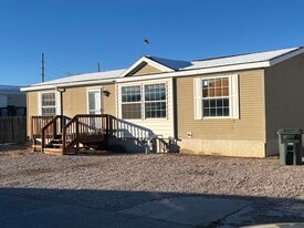 Building Photo - 802 Larch St