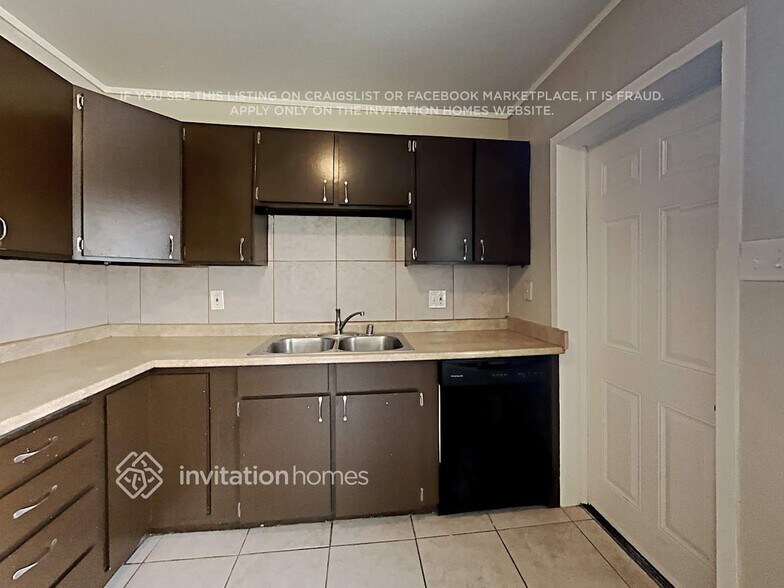 Building Photo - 3354 Horseshoe Dr