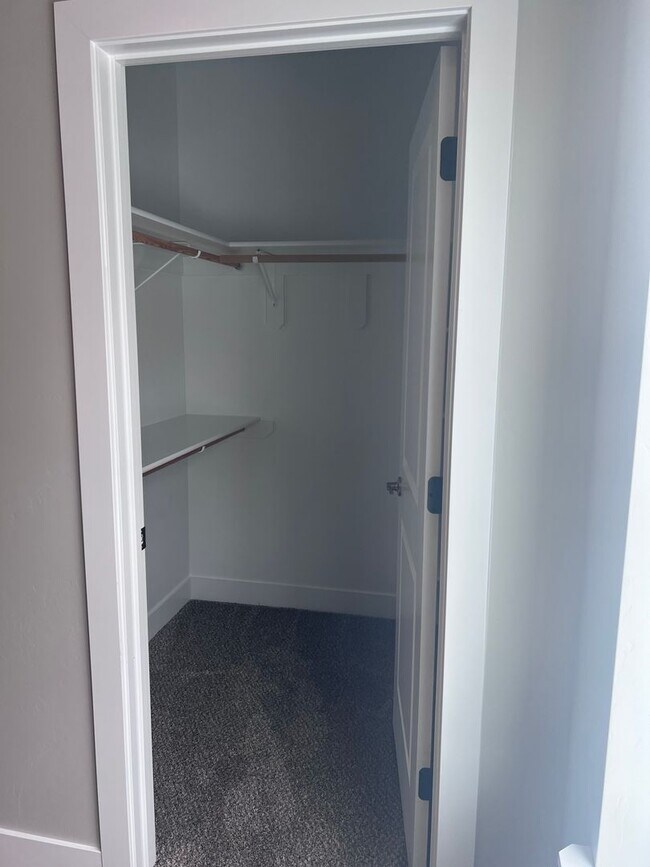 Building Photo - 3 BR townhouse in Victor, ID W/ Garage