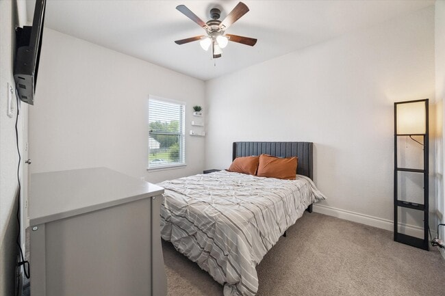 Building Photo - 1307 Hackberry Heights Dr
