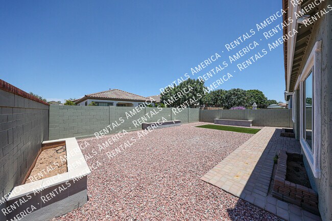 Building Photo - 10556 E Nichols Ave