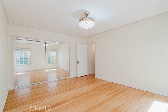Building Photo - 5962 S San Vicente Blvd