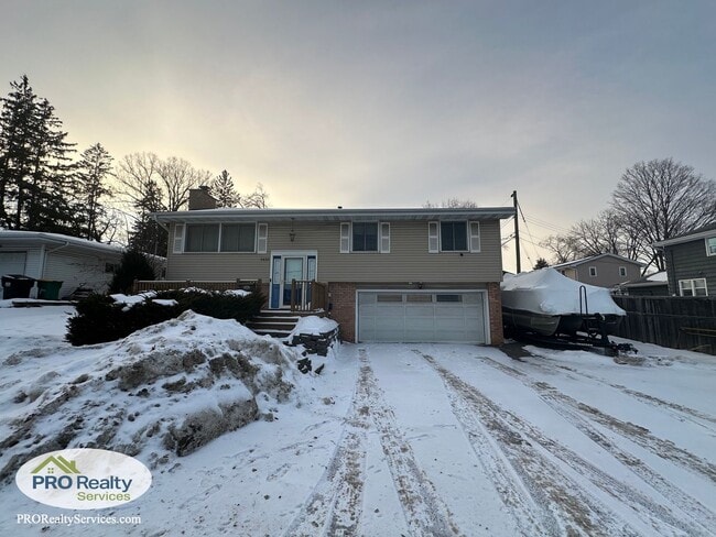 Building Photo - 3 Bedroom Home in Crystal