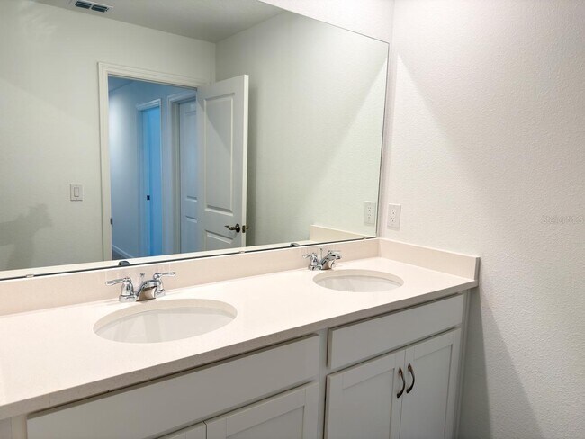 Building Photo - 1327 Normandy Dr