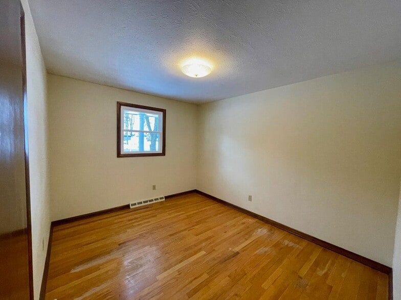 Building Photo - 9841 Smithdale Ave NE