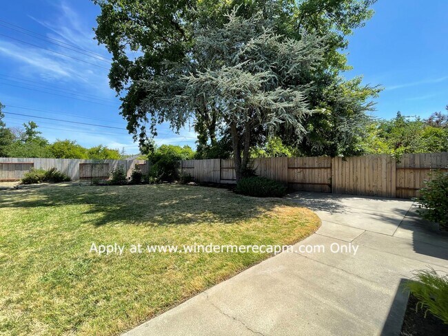 Building Photo - Fabulous Hollywood Park home 2BDRM 2BATH +...
