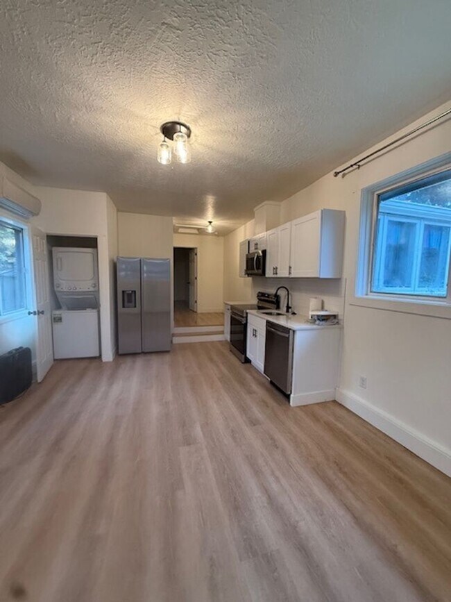 Building Photo - 0107-01