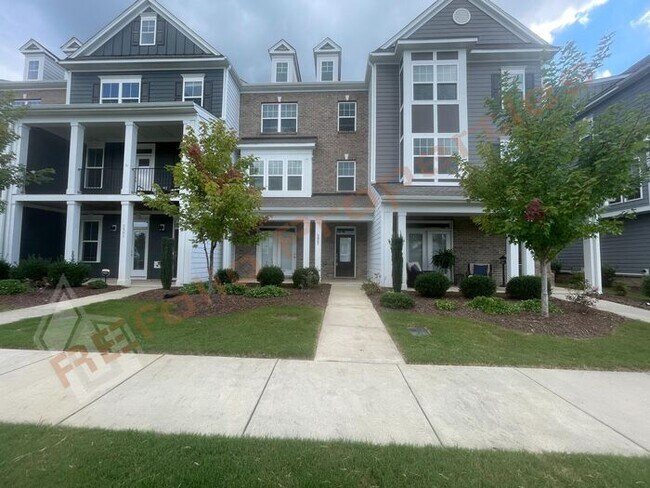 Building Photo - Luxury 3 Story 4 BD/3.5 Bath Townhome @ Sm...