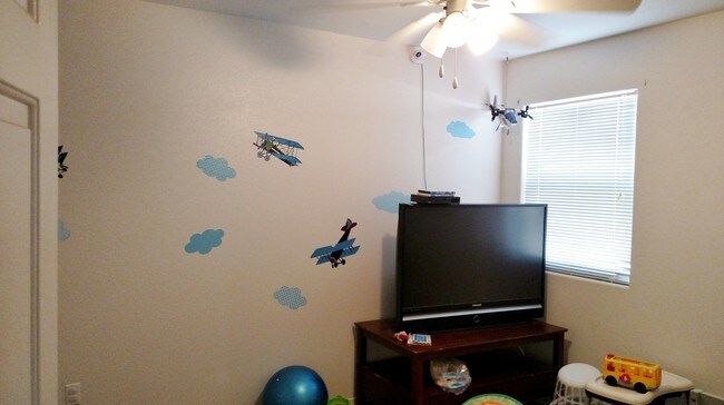 Building Photo - 10824 S Ave Primavera