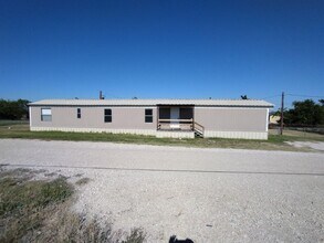 Building Photo - 3 Bedroom/2 Bath home on large fenced lot