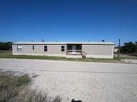 Building Photo - 3 Bedroom/2 Bath home on large fenced lot