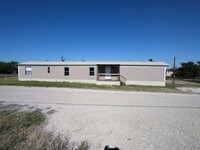 Building Photo - 3 Bedroom/2 Bath home on large fenced lot