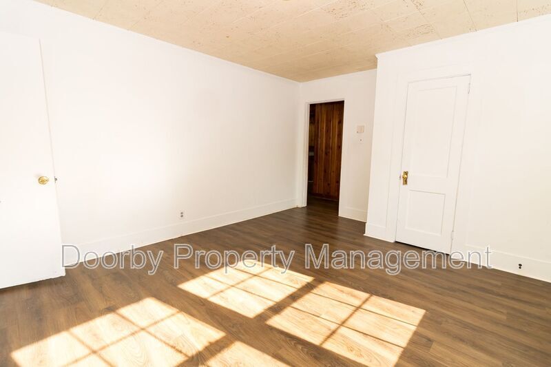 Building Photo - 502 S Cherokee St