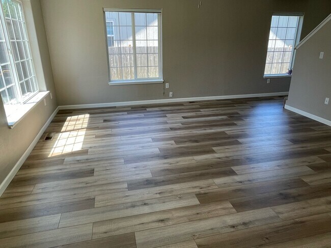 Living Room - 832 Umpqua St