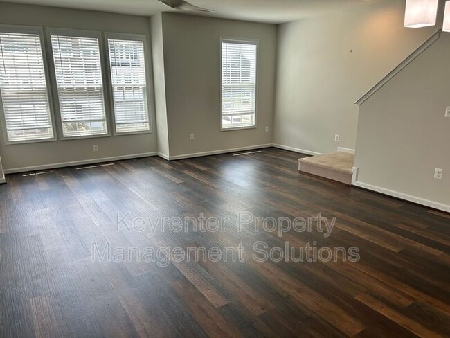Building Photo - 213 Willowshire Ct