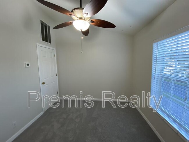 Building Photo - 13224 Thoroughbred Loop