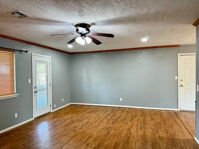Building Photo - 601 Rosewood Ct