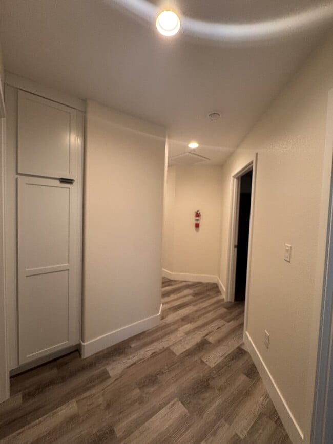 Building Photo - 9224 Ironwood Ave