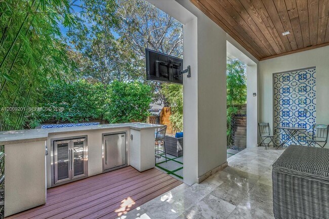 Building Photo - 7440 SW 56th Ct