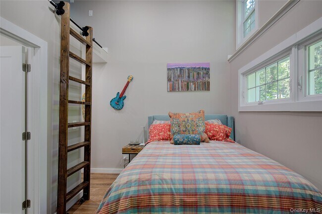 Building Photo - 2 Spring Hollow Rd