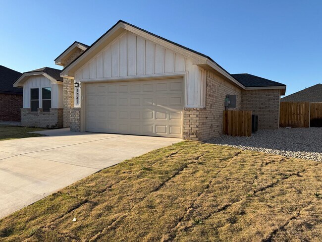 Building Photo - HALF OFF the 1st month with 15 month lease!!!– Move-In Ready with Appliances Included