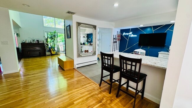 Building Photo - 96 Old Pascack Rd