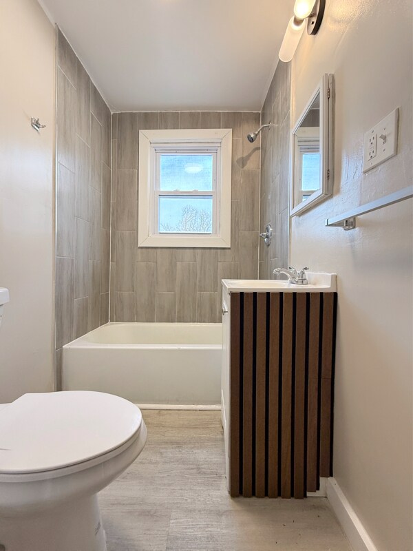 Building Photo - 16 Jenkins Ave