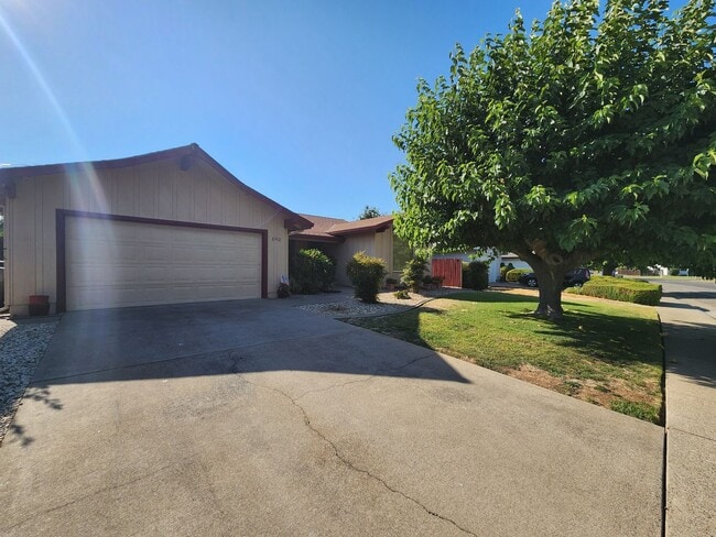 Building Photo - 2912 Notre Dame Dr