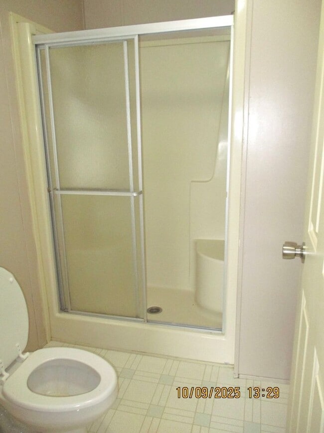 Building Photo - Charming 2-bedroom, 1-bathroom home locate...
