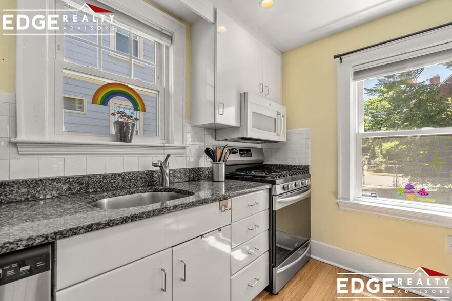 Building Photo - 64 Union St