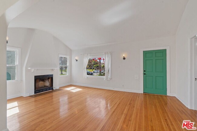 Building Photo - 5606 S Rimpau Blvd