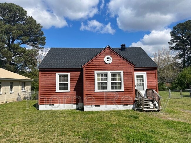 Primary Photo - 2233 Oak Dr