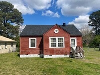Building Photo - 2233 Oak Dr