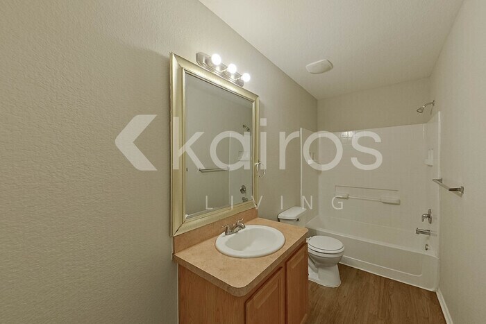 Building Photo - 1621 Vineridge Ln