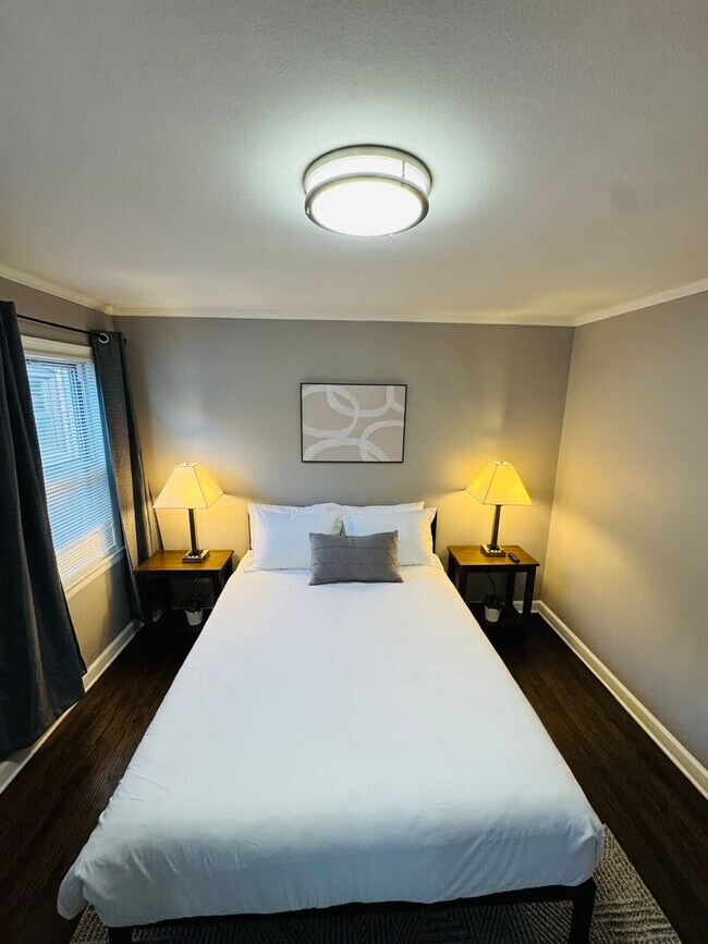 Building Photo - 6431 S Kenneth Ave