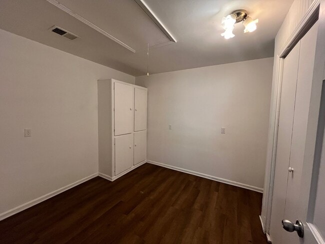 Building Photo - 3 Bedrooms, 2 Bathrooms - Home in North Rome!