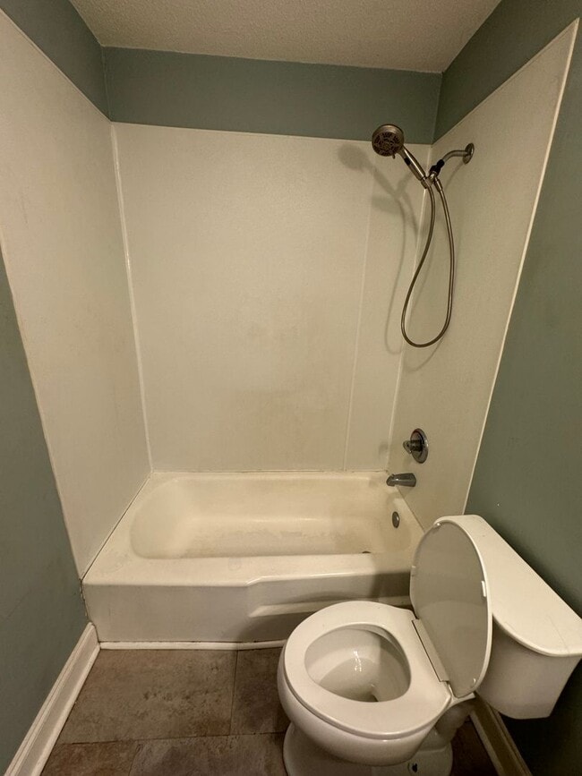 Building Photo - Brick 2/1 Apartment in Cave Spring- $995