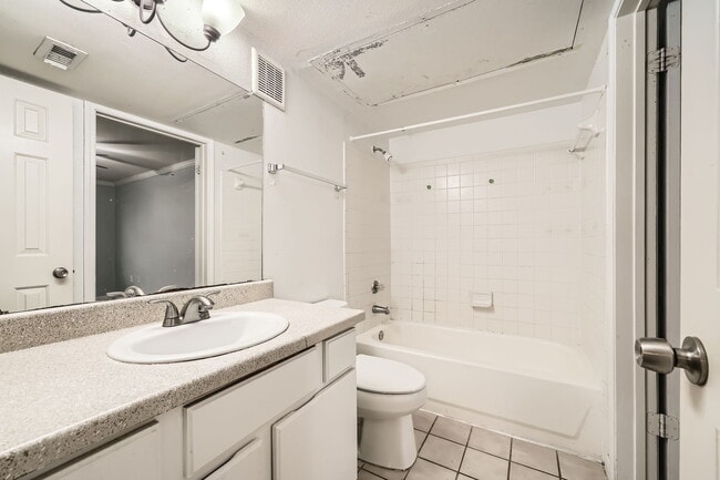 Building Photo - 501 W 26th St