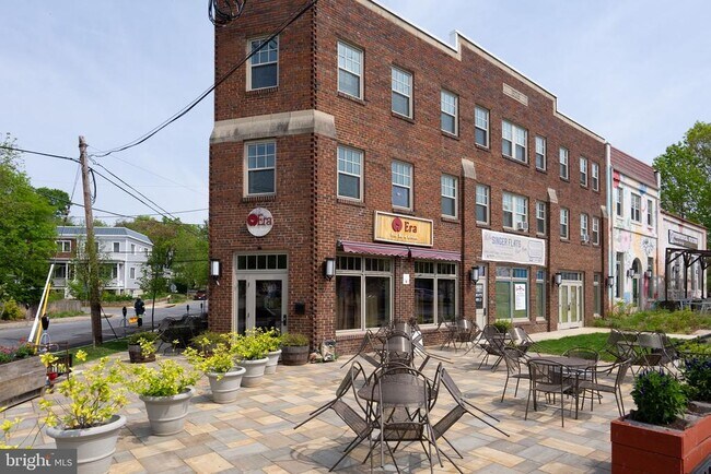 Building Photo - 927 Kennedy St NW