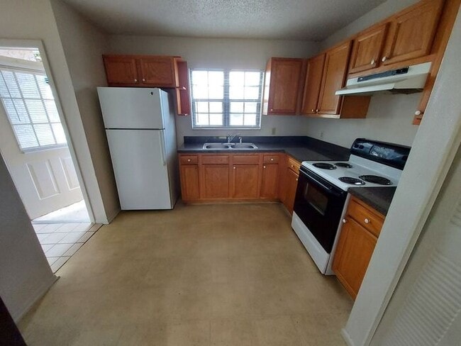 Building Photo - 1 Hickory Track