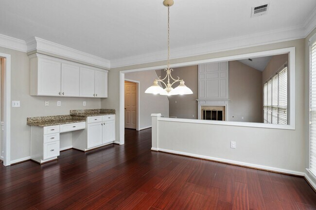 Building Photo - Spacious 4-Bedroom Two-Story Home in Dunwo...