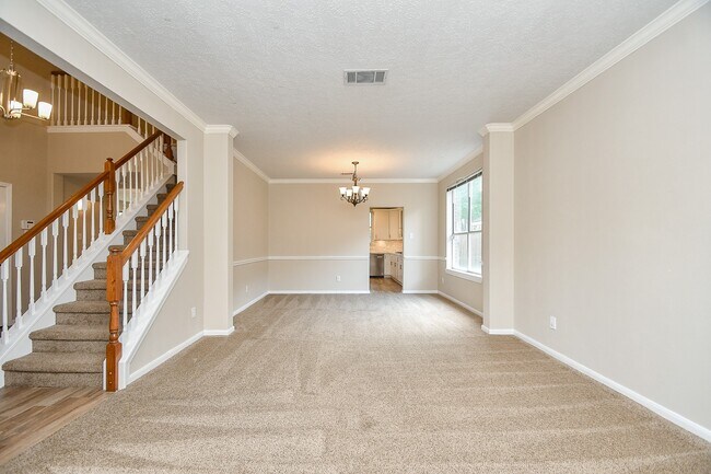 Building Photo - 215 Windrift Ct