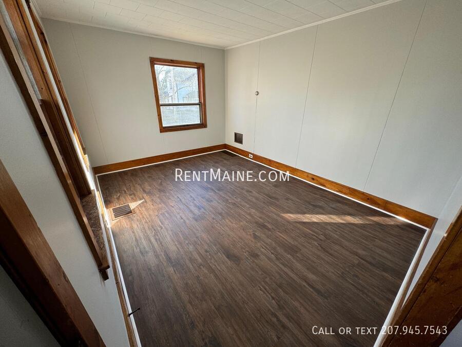 Building Photo - 225 Center St