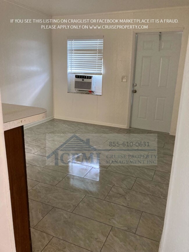 Building Photo - Affordable Downtown WPB 2/1 without the Downtown Price Steps Away From it ALL!! $995 Sec Dep spec...