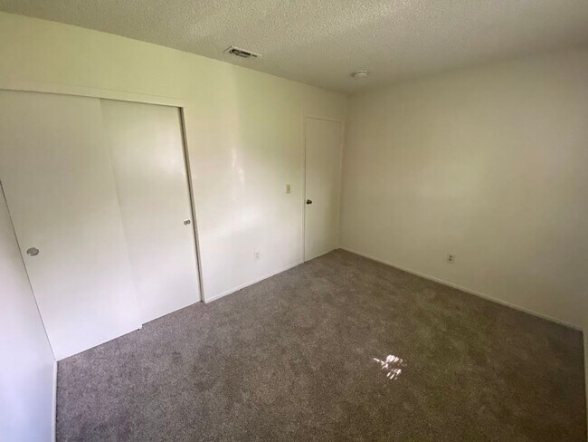 Building Photo - 3 Bedroom 2 Bath Home In Rosemont Open House Friday May 8th 4-4:30 PM